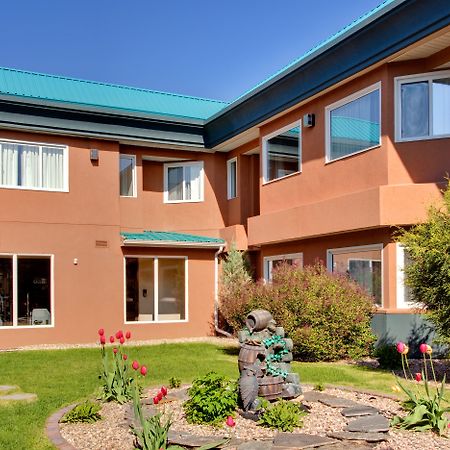 Holiday Inn Express Red Deer By Ihg Zewnętrze zdjęcie